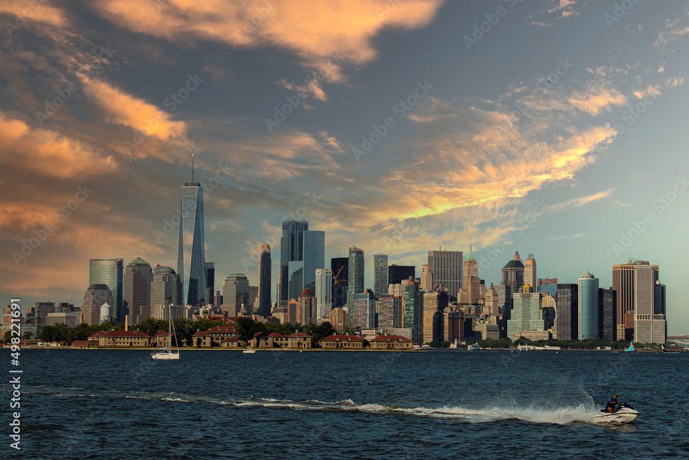 Fototapeta premium New York city skyline at sunset