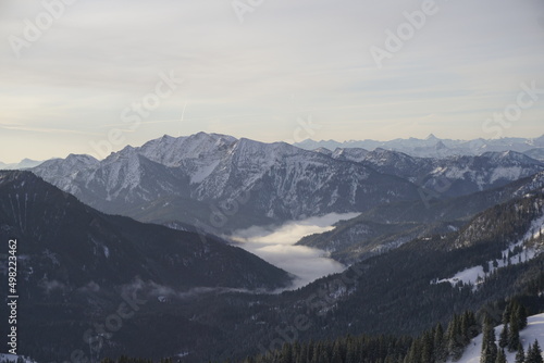 Der Nebel kriecht langsam ins Tal.