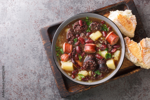 Canvastavla Sopa de pedra Portuguese Stone Soup combination of beans and sausages such as chouriço and morcilla close up in the plate on the table