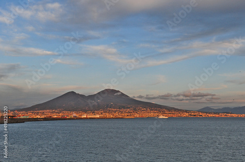 Napoli ed il suo golfo al tramonto © lamio