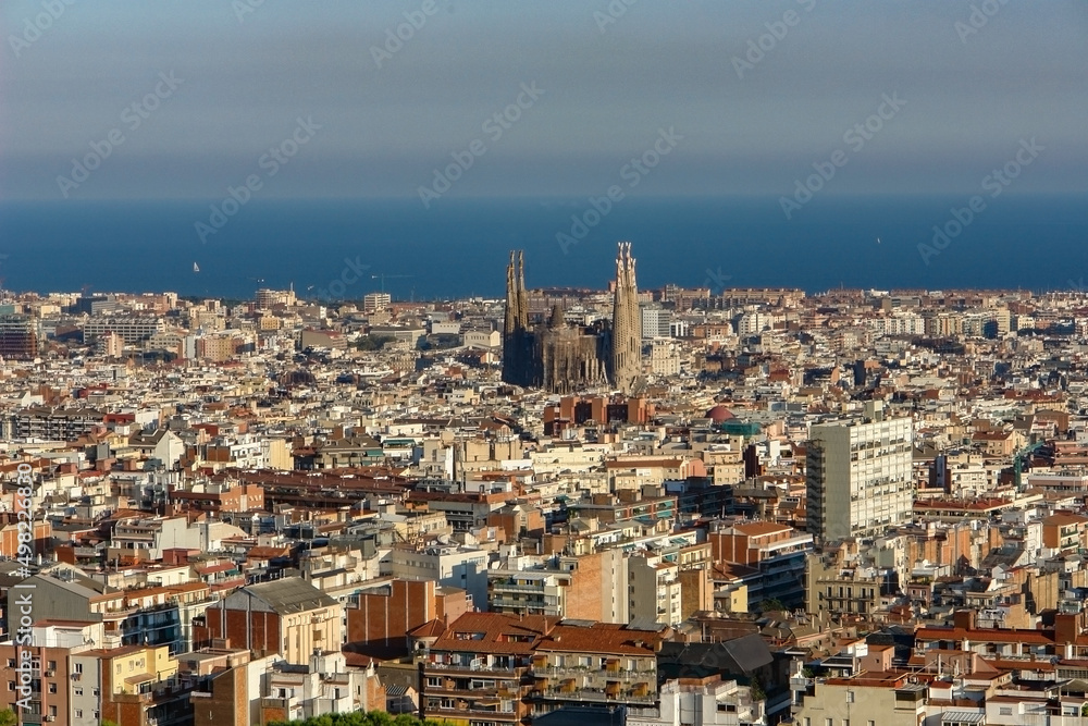 バルセロナ市街とサクラダファミリア大聖堂