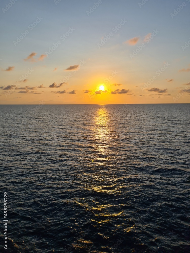 Naklejka premium sunset over the sea