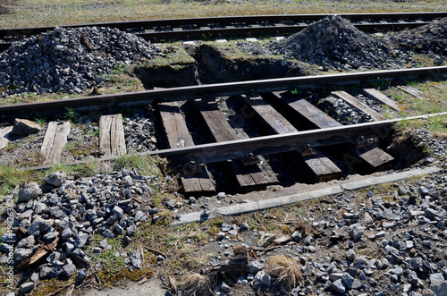 repair of old tracks. the railway superstructure is in a desolate state. wooden sleepers need to be repaired and replaced. The tracks are undermined and new beams are inserted