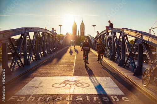 Blaue Brücke in Freiburg, Fahrradstraße
