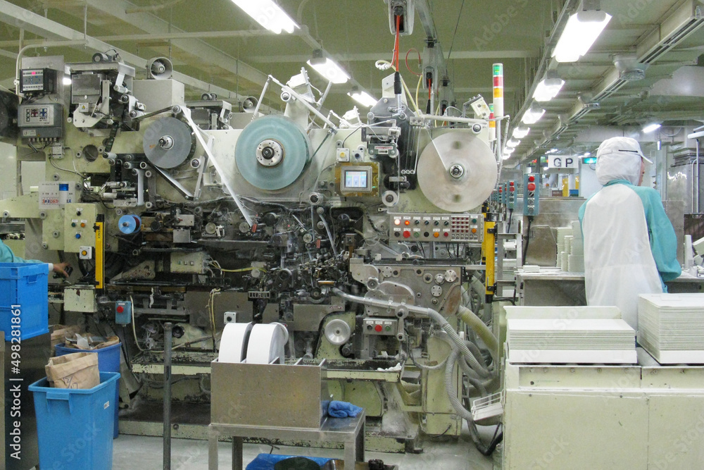 工場内の計器と機械類