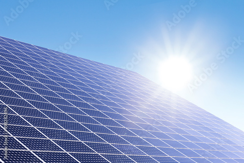 solarpark mit Sonnenlicht