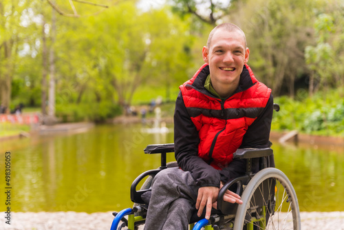 Photographie Portrait of a paralyzed young man in a public park in the city