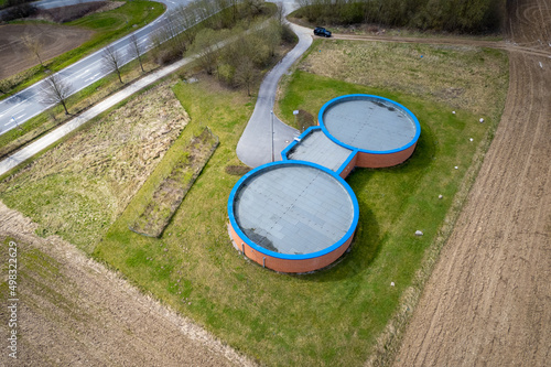 Obraz na płótnie elevated tank for drinking water supplying a small town w salonie