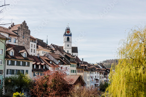 Aarau, Altstadt, Stadtkirche, Turm Rore, Altstadthäuser, Aare, Fluss, Frühling, Frühlingssonne, Aargau, Schweiz photo