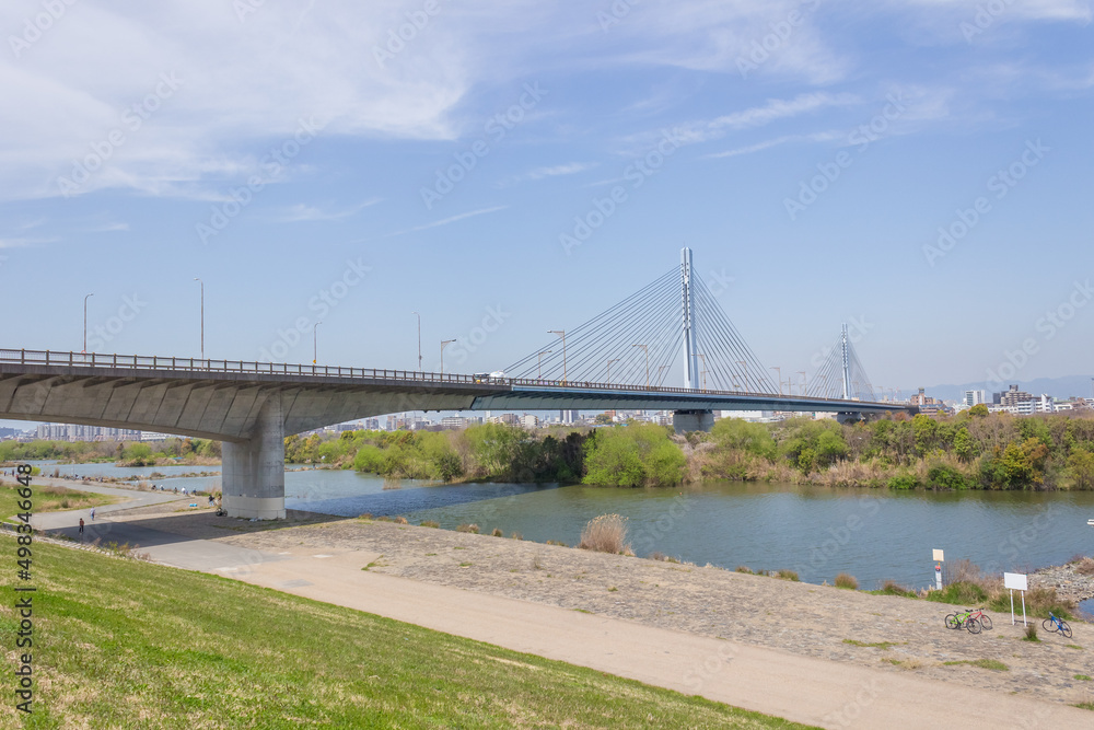 Obraz premium 城北ワンド群と菅原城北大橋
