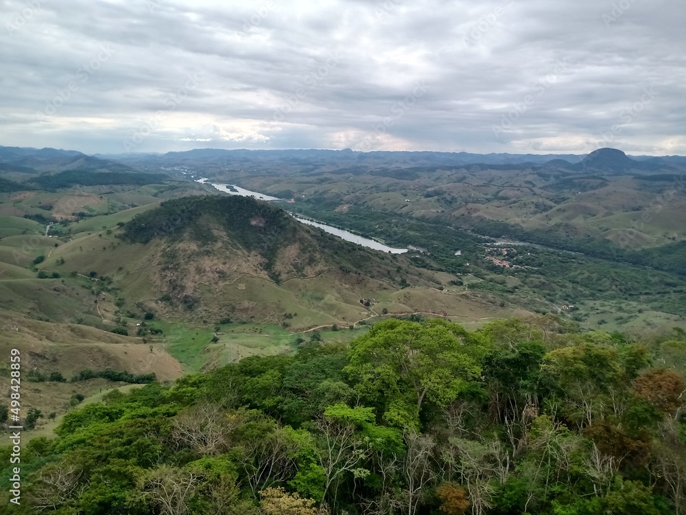 Vista Do Rio que abastece a represa de ilha dos pombos em Carmo - RJ