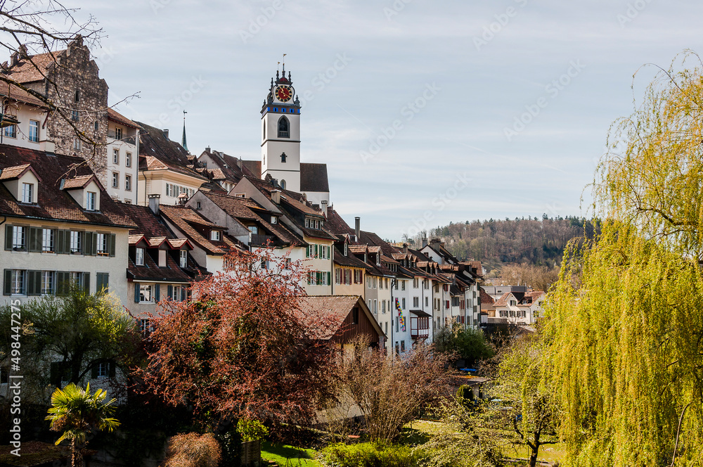 Aarau, Altstadt, Stadtkirche, Turm Rore, Altstadthäuser, Aare, Fluss, Frühling, Frühlingssonne, Aargau, Schweiz