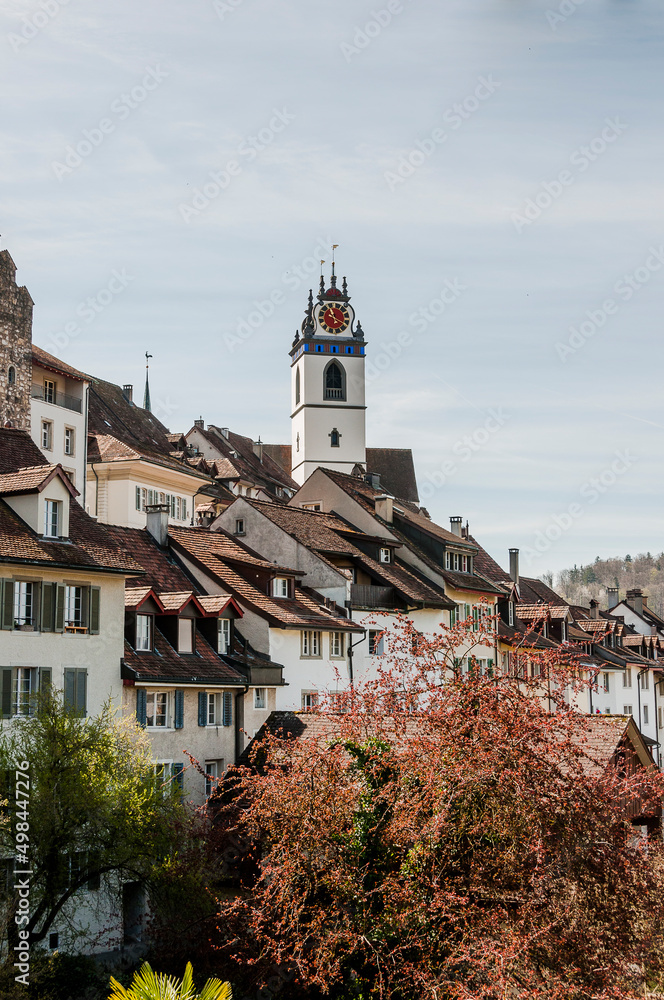 Aarau, Stadtkirche, Kirche, Altstadt, Altstadthäuser, Aare, Fluss, Frühling, Frühlingssonne, Aargau, Schweiz