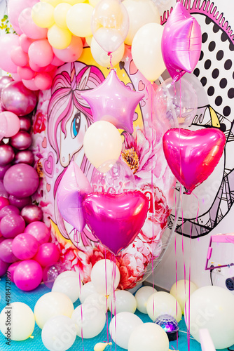 pink and white balloons to decorate the photo zone for the holiday.  photo