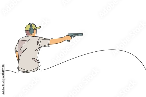 Single continuous line drawing of young athlete man shooter holding gun and training to aim target tactical shooting. Shooting sport training concept. Trendy one line draw design vector illustration