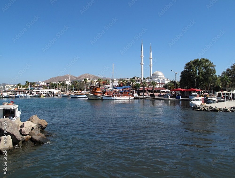 turgutreis port in turkey on the bodrum peninsula muğla district sea