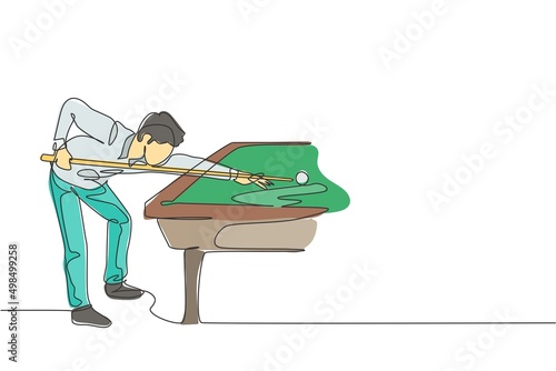 Single continuous line drawing of young handsome professional athlete man playing pool billiards at billiard room in bar. Indoor sport game concept. Trendy one line draw design vector illustration