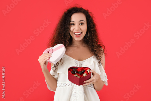 Happy young woman with deli...