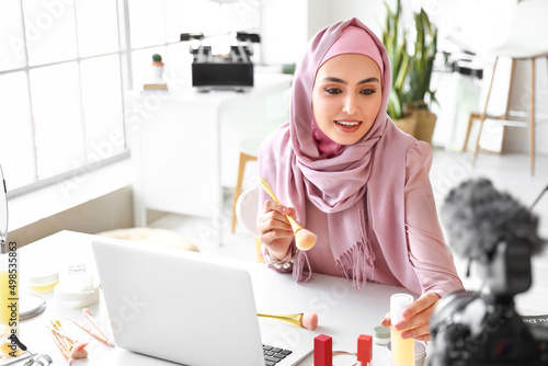 Muslim beauty blogger with ...