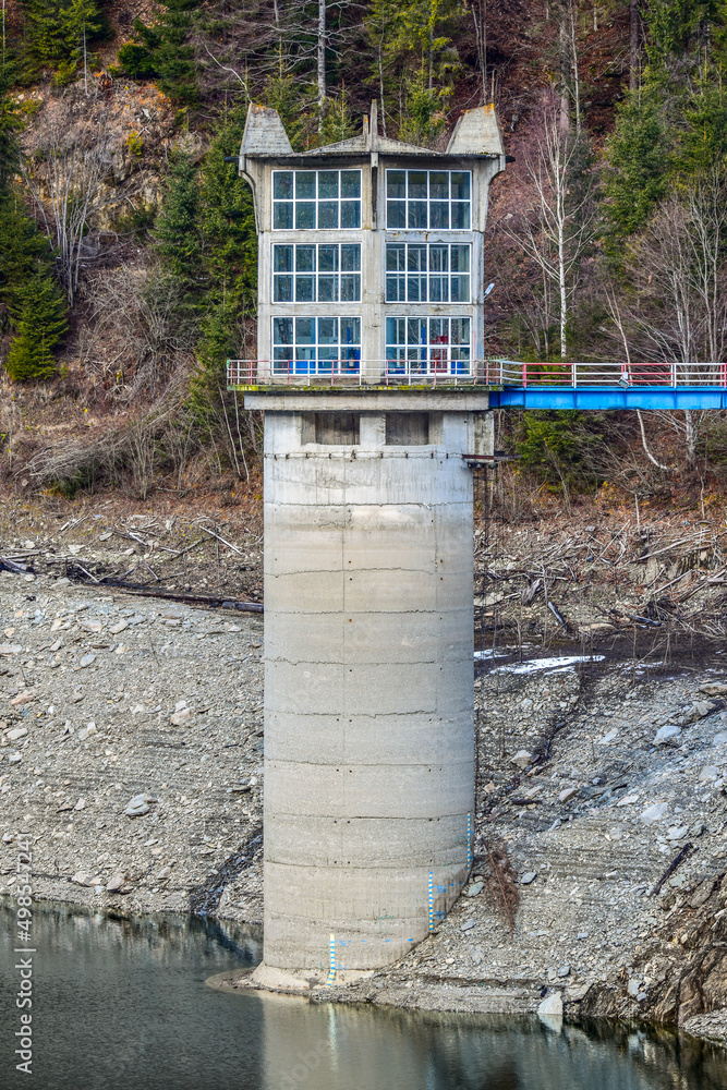 Fototapeta premium Mountain lake in autumn - Pecineagu Dam, Romania