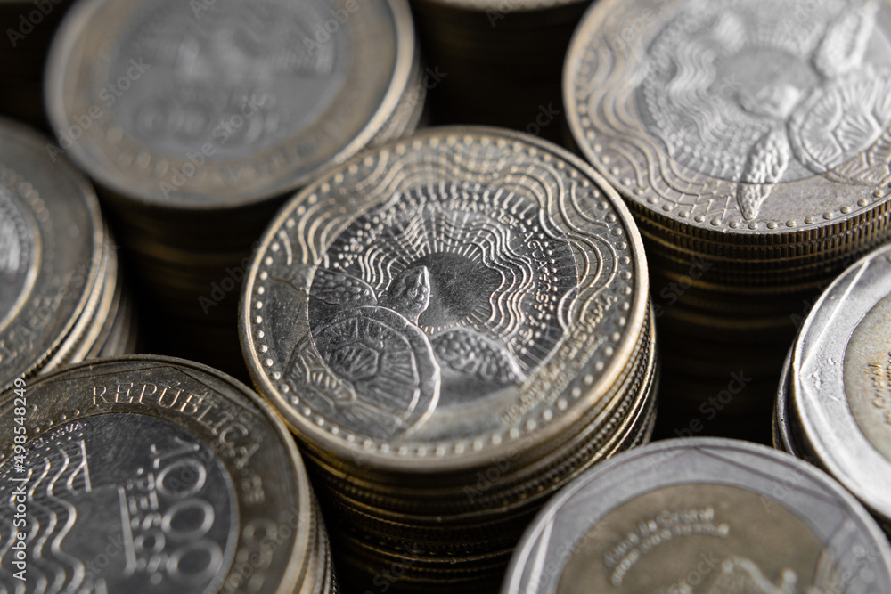 Pile of Colombian coins of 500 and 1000 denominations over wooden background. Ideal for economy, money, banks, save money and finance.
Pile of Colombian coins of 500 and 1000 denominations over wooden background. Ideal for economy, money, banks, save money and finance.