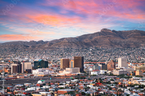 Canvastavla El Paso, Texas, USA  downtown City Skyline at dusk