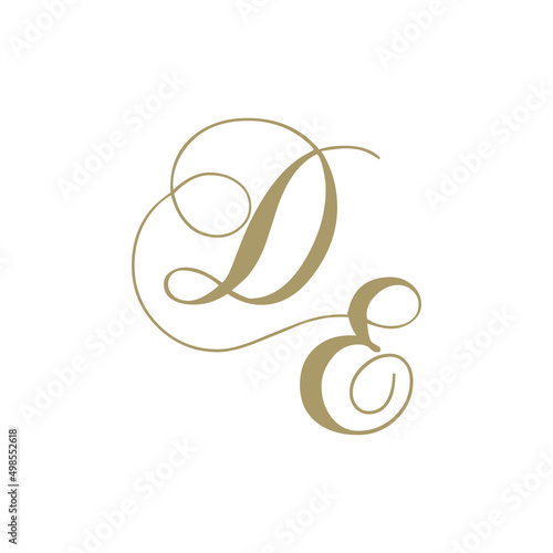 gold script monogram, letter d and letter e