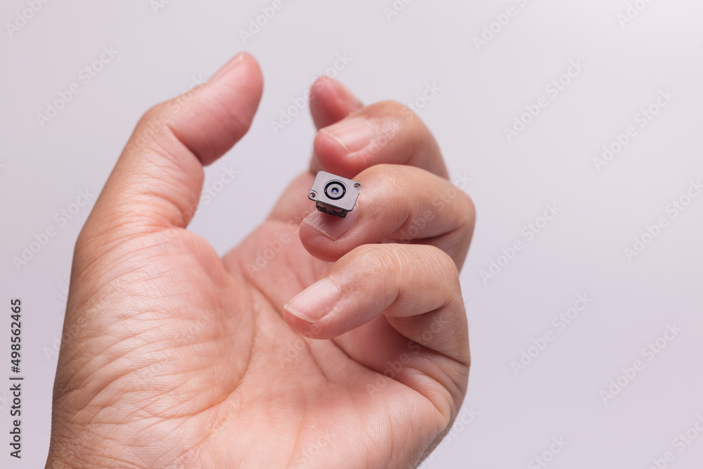 Parts of the digital camera compared to the size of the fingernails Parts of the digital camera compared to the size of the fingernails
