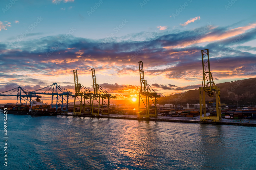 Naklejka premium A view across the port of Barcelona at sunset on a spring day