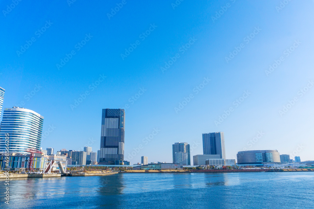 Tower apartments lined up along the river and a refreshing blue sky_48 Tower apartments lined up along the river and a refreshing blue sky_48