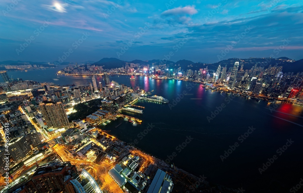 Obraz premium Morning scenery of Hong Kong & Kowloon before sunrise with city skyline of crowded skyscrapers by Victoria Harbour & ships between Tsim Sha Tsui & Central Ferry Piers ~ Beautiful cityscape of Hongkong