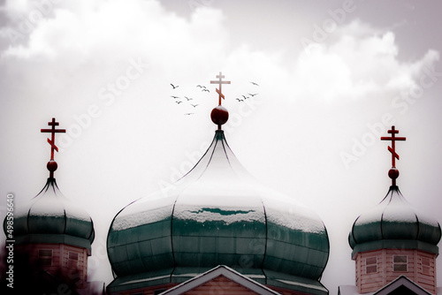 Fotografiet Domes of an orthodox church on a snowy day