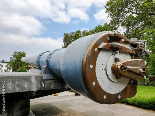 фотографія Naval cannon used in WW2 displayed in the Imperial War Museum, London