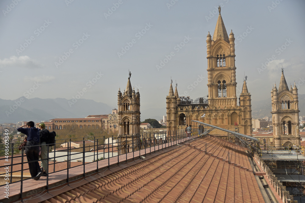 Fototapeta premium Toits du Duomo à Palerme. Sicile