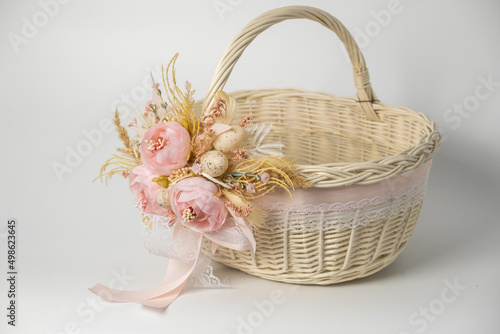 The basket is decorated with handmade. The original basket for the celebration of Esther.