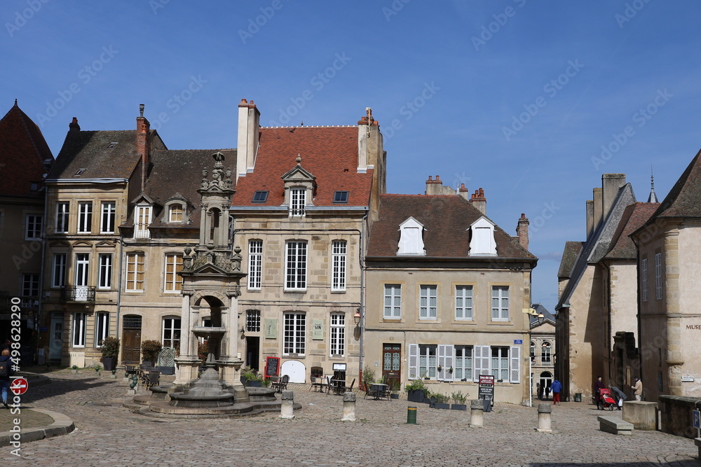 Rue typique dans Autun, ville de Autun, département de la Saone et Loire, France