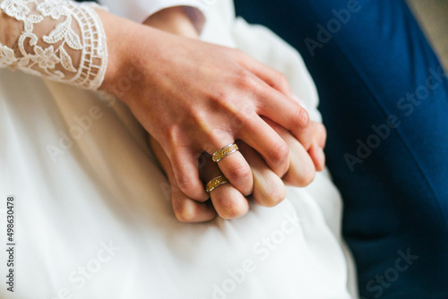 the hands of the bride and groom © Nikita Olenev
