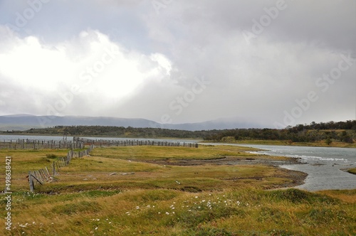 Paysage de Patagonie  entre eau et steppe  Terre de Feu  Ushuaia  Argentine