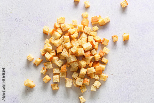 Εκτύπωση καμβά Many crunchy croutons on white background
