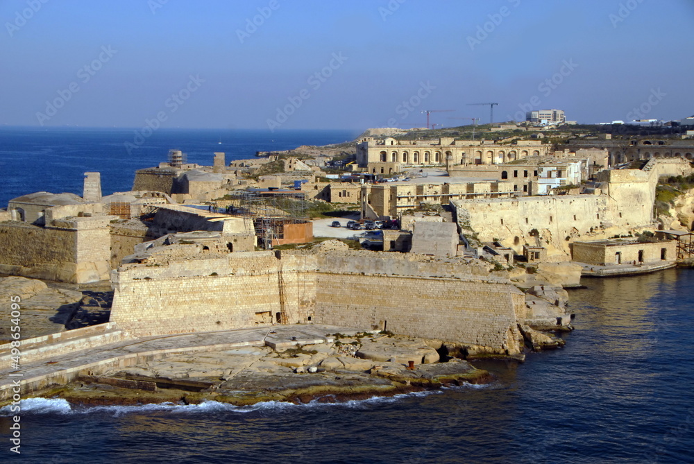 Ville de La Valette, bâtiments, remparts et balcons typiques du centre historique, Malte