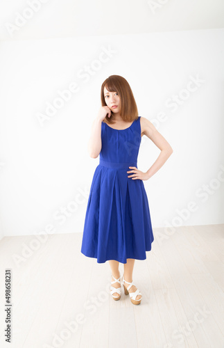 Wallpaper Mural 若い女性 Torontodigital.ca