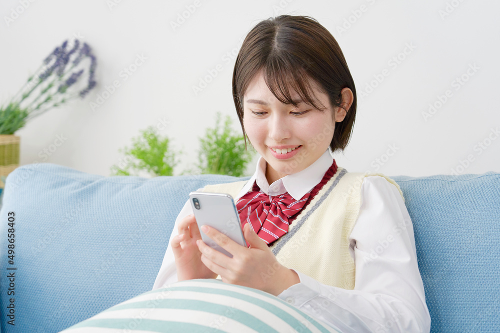 女子高生 スマホ 自宅 女子高生 スマホ 自宅