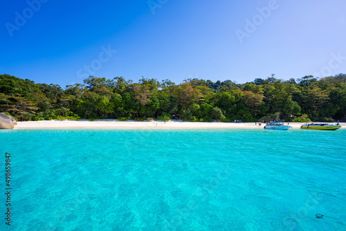 Fototapeta Naklejka Na Ścianę i Meble -  beautiful sea color at Similan island Phang-nga