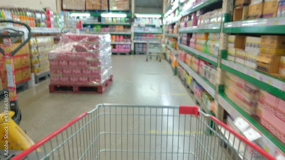 4K : Hyperlapse of cart in supermarket, a lot of people in the supermarket. consumer timelapse
4K : Hyperlapse of cart in supermarket, a lot of people in the supermarket. consumer timelapse