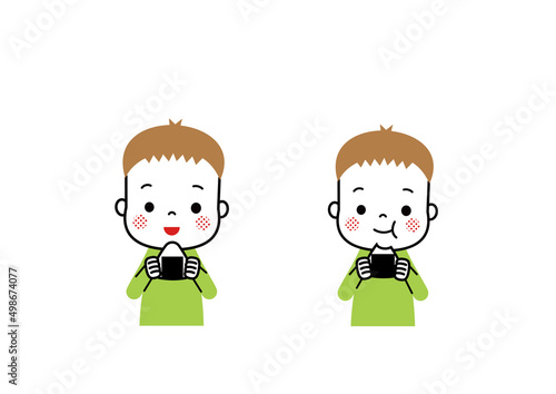 おむすびをおいしそうに頬張って食べる男の子