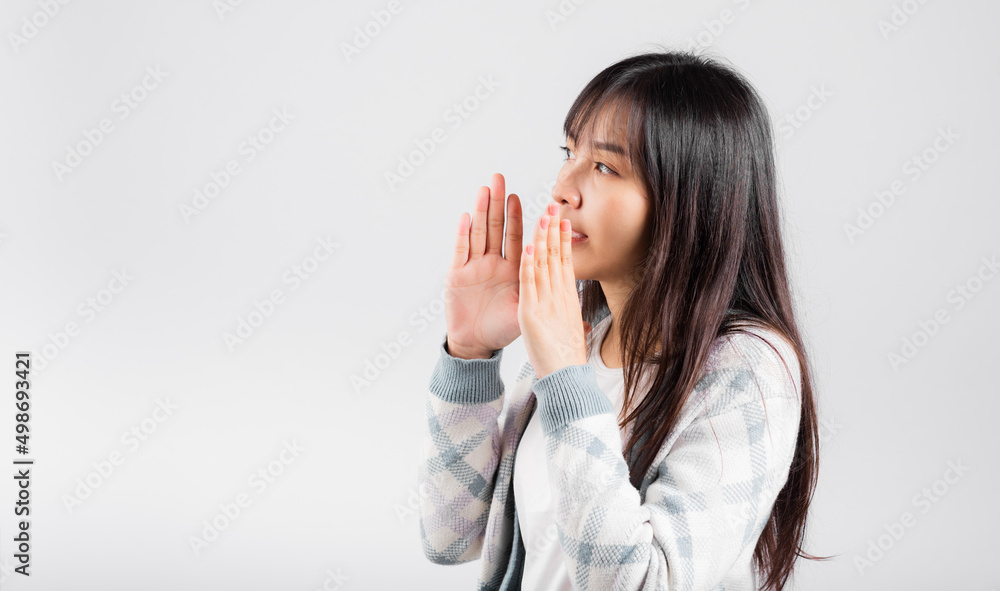 Happy woman hand on mouth talking whisper secret rumor, Asian beautiful young female excited tell gossip, studio shot isolated on white background with copy space Happy woman hand on mouth talking whisper secret rumor, Asian beautiful young female excited tell gossip, studio shot isolated on white background with copy space