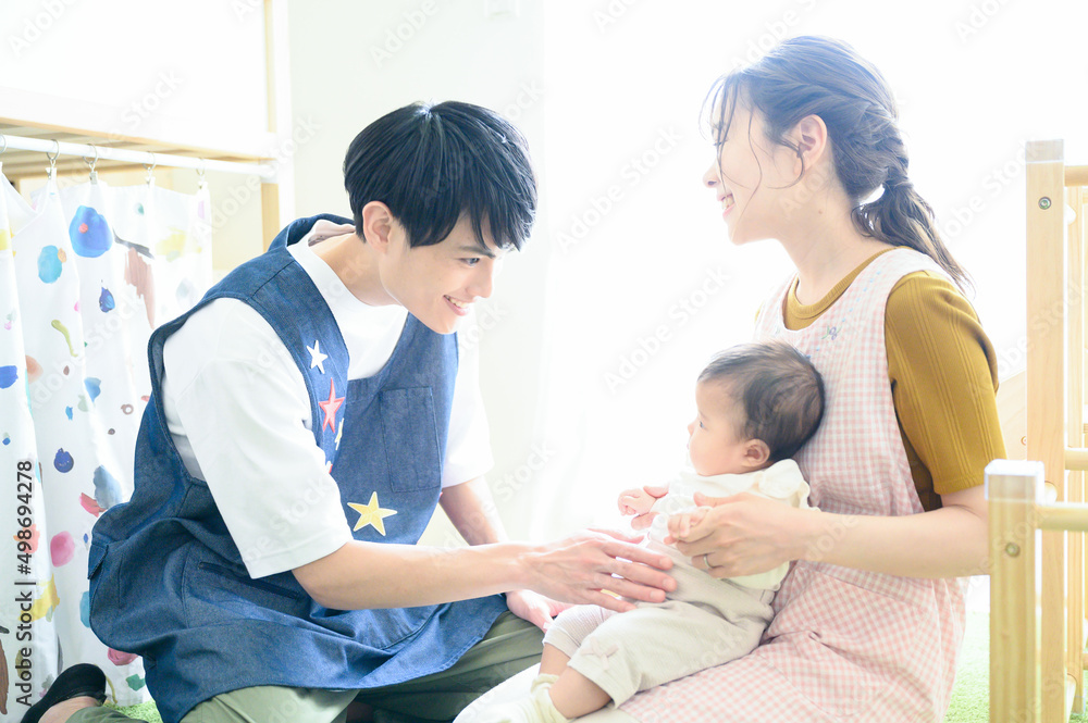 Obraz premium 保育園での様子 逆光