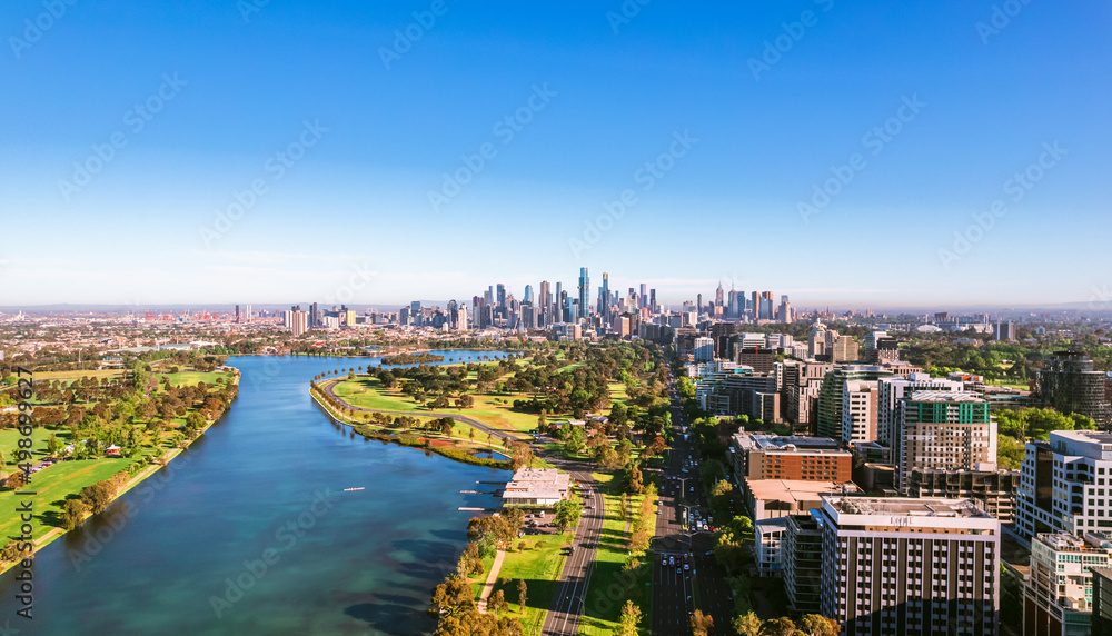Naklejka premium Melbourne cityscape with skyscrapers, skyline and river.
