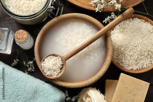 Εκτύπωση καμβά Flat lay composition with soaked rice on wooden table