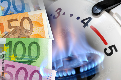 Heizkosten mit Gas und Euro Banknoten photo